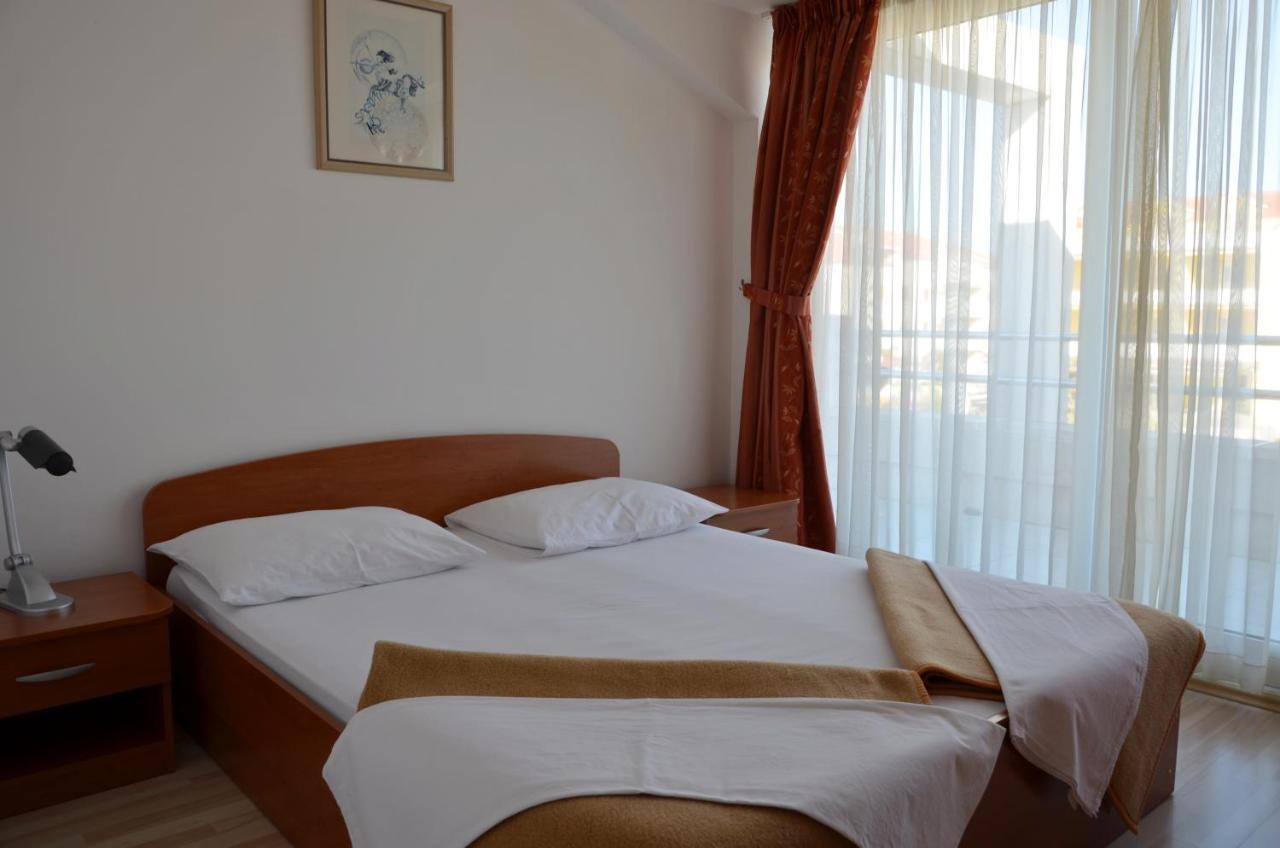 Apartment Pirovcanka *