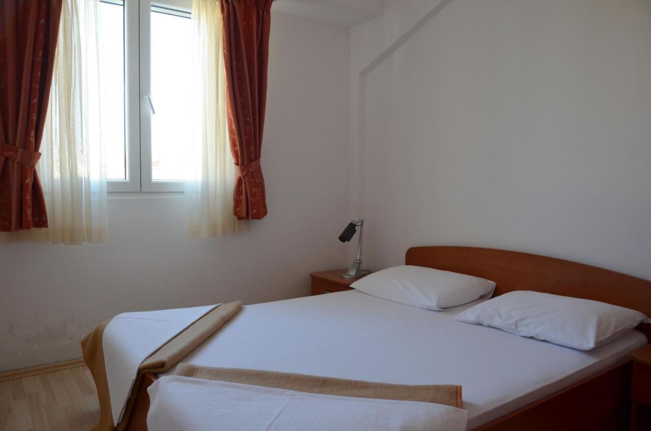 Apartment Pirovcanka *